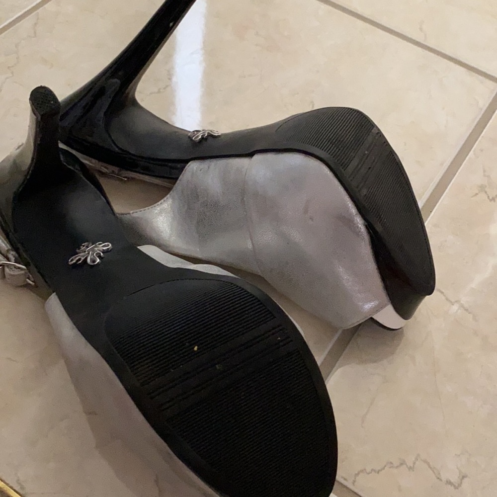 Heels - Picture 4 of 4